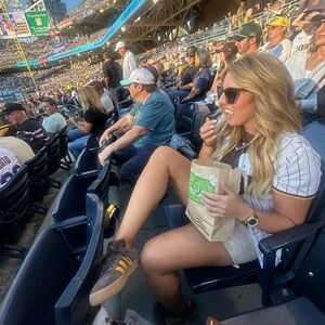 Meet your Posher, Lauren